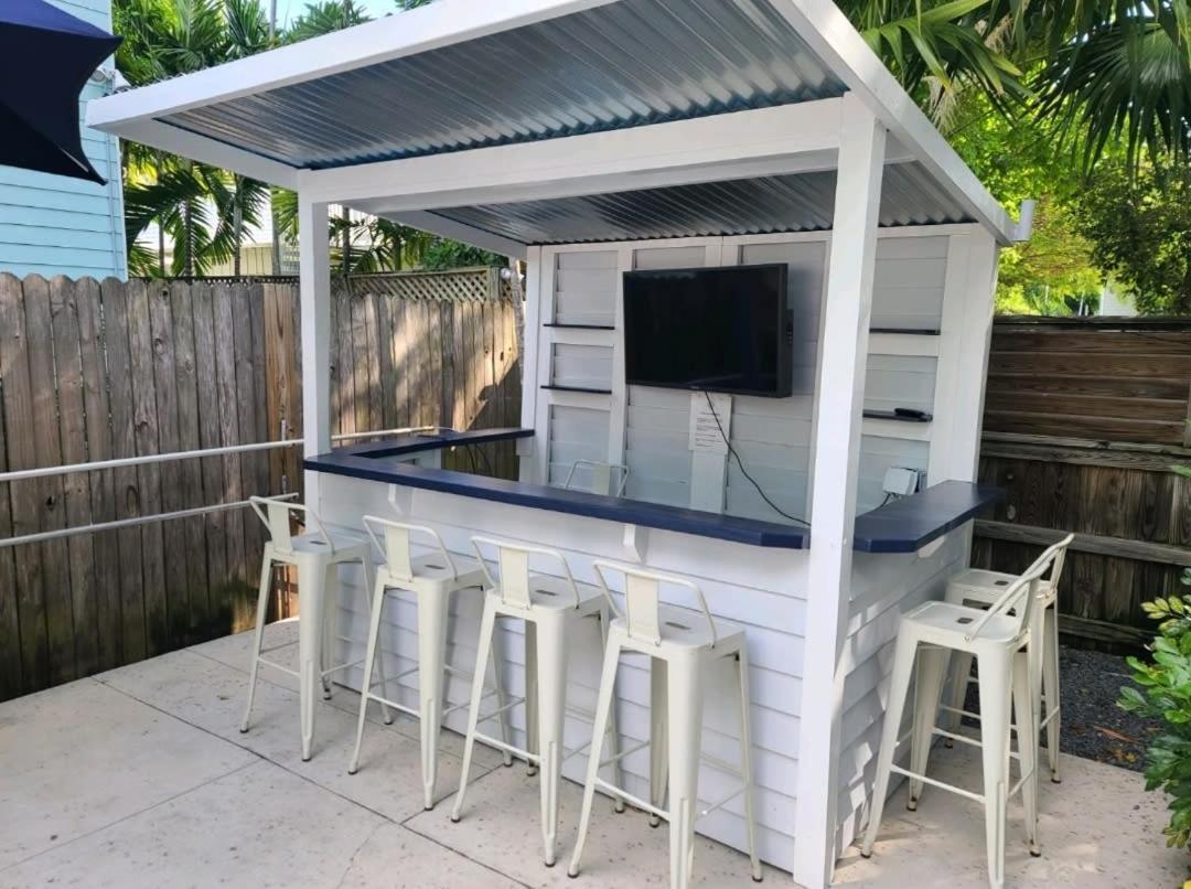 Duval Street Suite W Parking And Pool Key West Ngoại thất bức ảnh